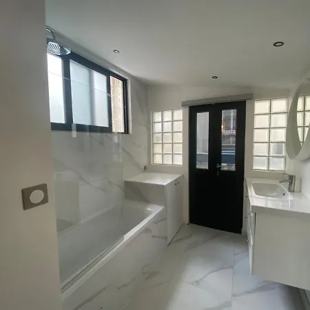Amazing Flat Facing Bon Marche *